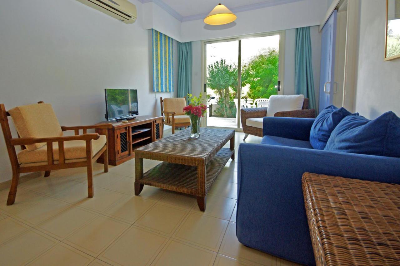 Апартаменты Resitour - Paphos Gardens Экстерьер фото